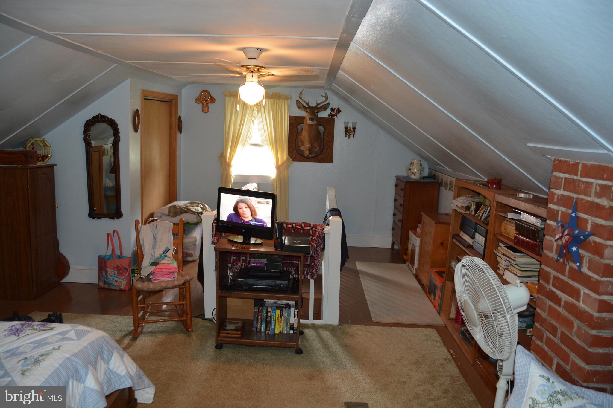759 Round Hill Road Winchester, VA 22602 - Photo 23 of 70 Upper level bedroom.
