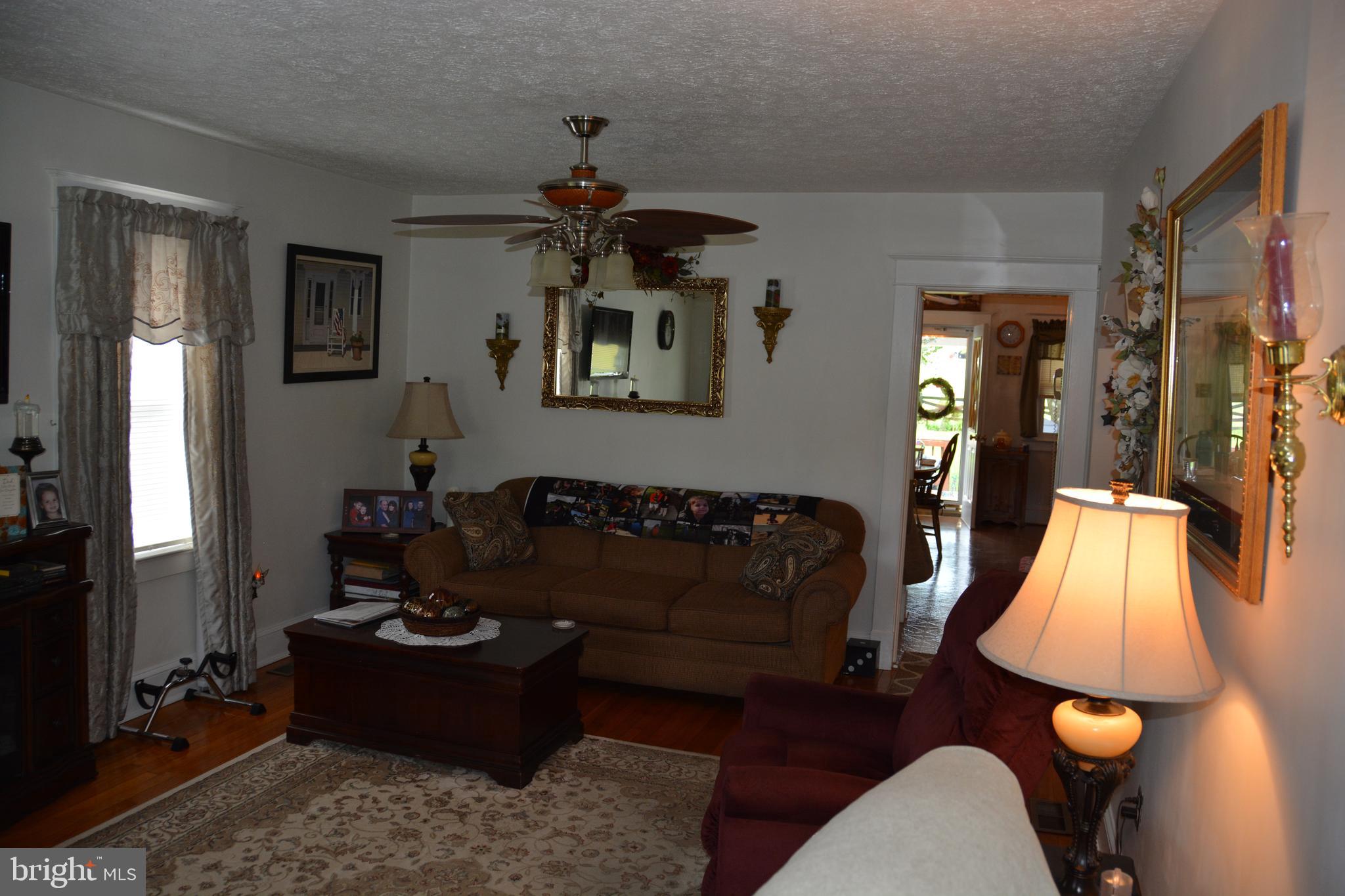 759 Round Hill Road Winchester, VA 22602 - Photo 4 of 70 Living.