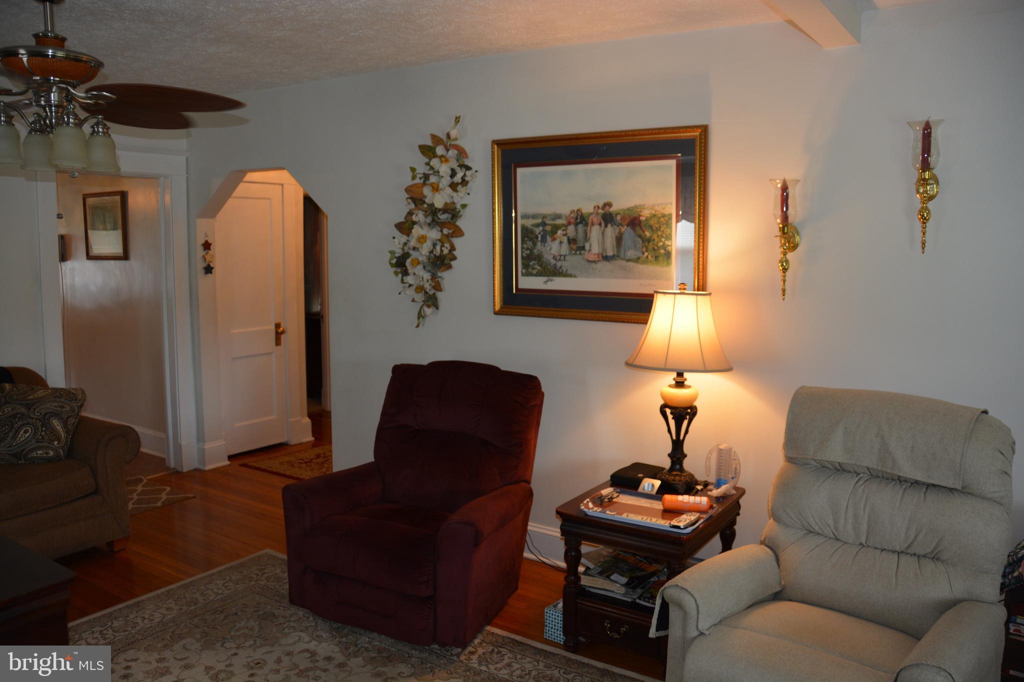 759 Round Hill Road Winchester, VA 22602 - Photo 5 of 70 Living.