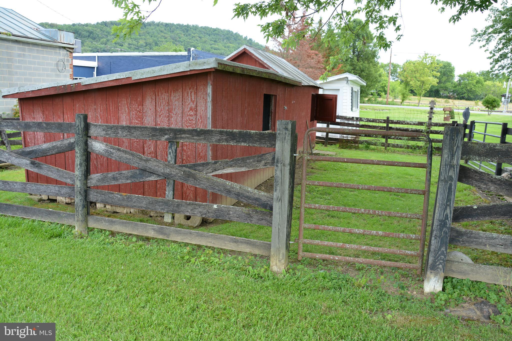 759 Round Hill Road Winchester, VA 22602 - Photo 43 of 70 Horse's home.