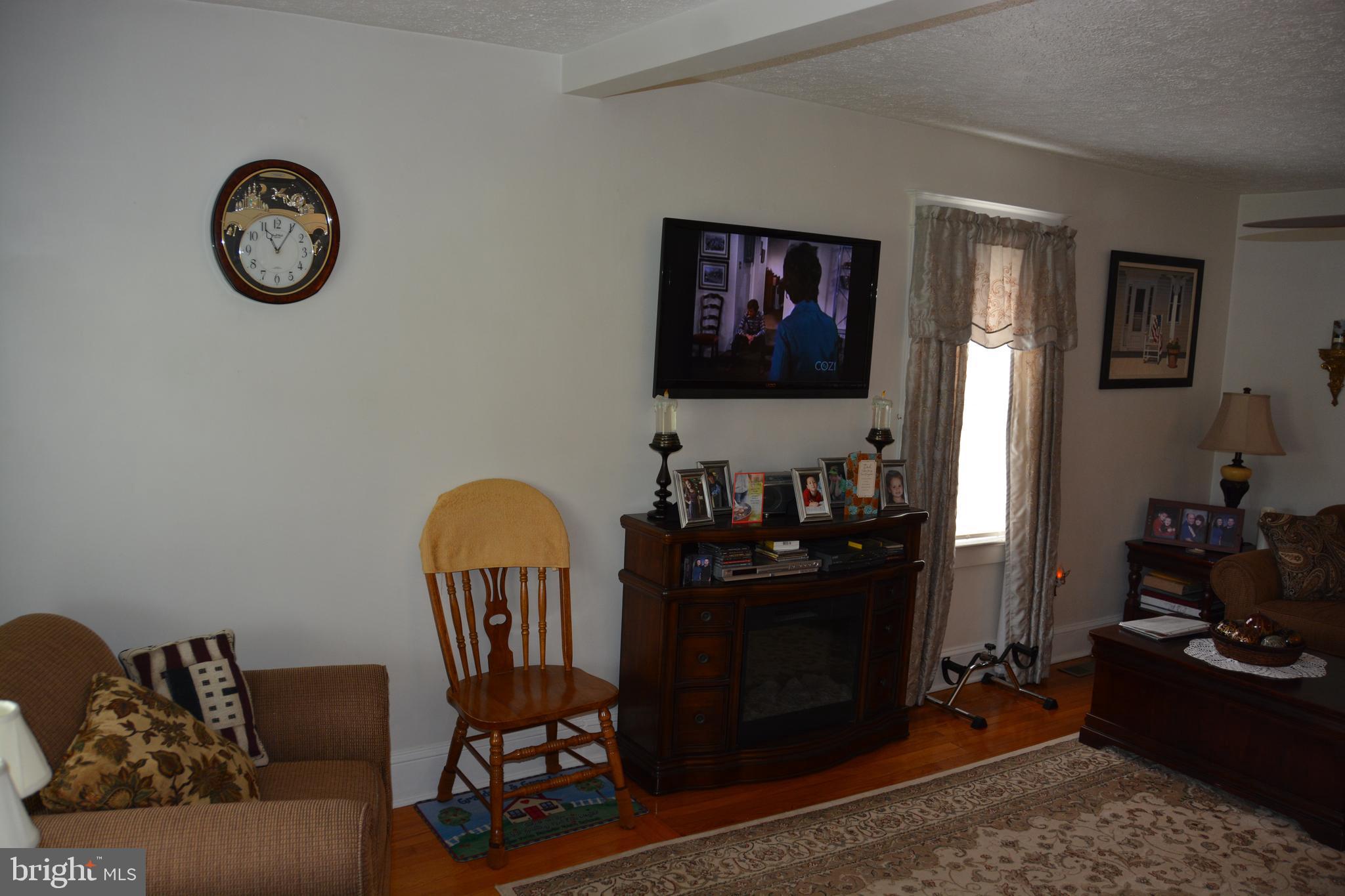 759 Round Hill Road Winchester, VA 22602 - Photo 7 of 70 Living.