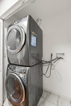 $2,800 | 25 McCabe Drive, Streamwood, IL 60107