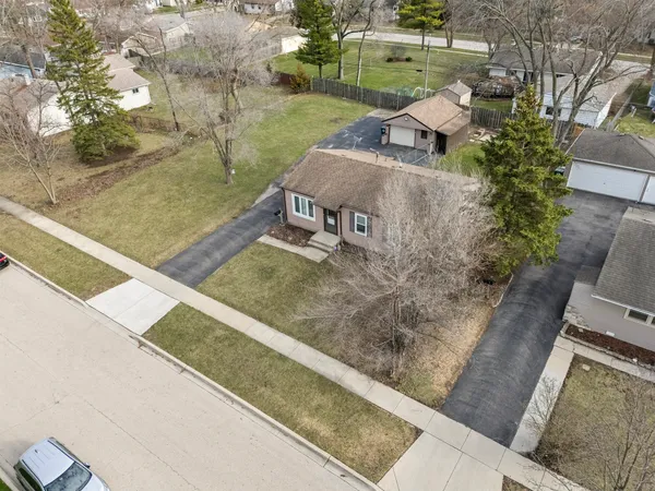 $2,800 | 25 McCabe Drive, Streamwood, IL 60107