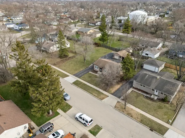 $2,800 | 25 McCabe Drive, Streamwood, IL 60107