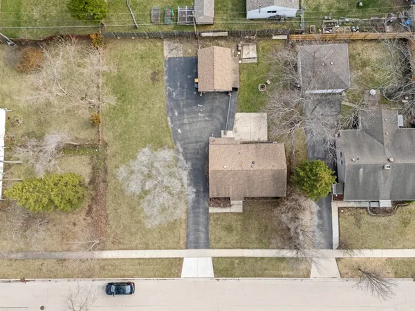 $2,800 | 25 McCabe Drive, Streamwood, IL 60107