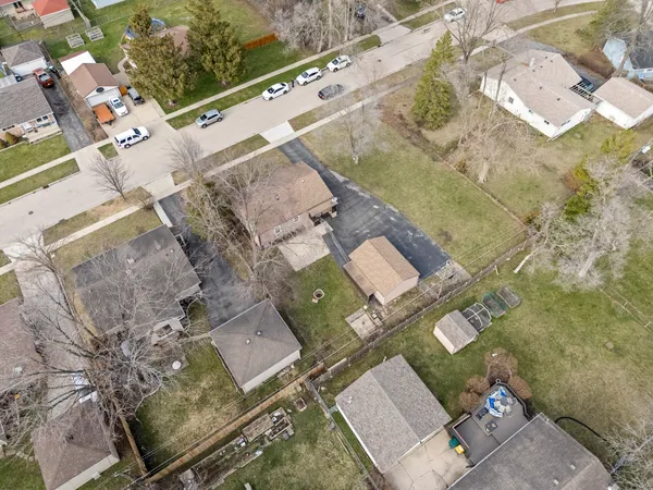 $2,800 | 25 McCabe Drive, Streamwood, IL 60107