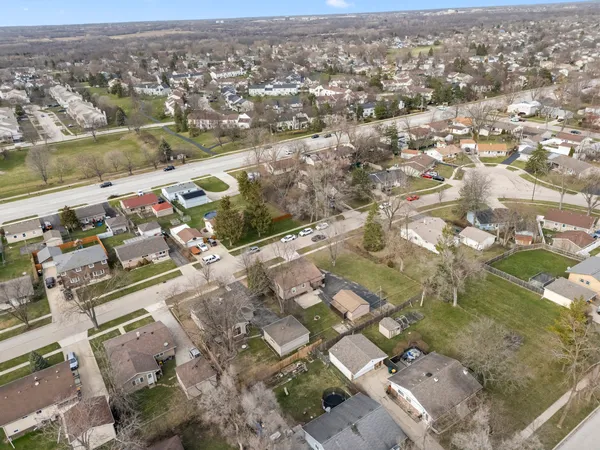 $2,800 | 25 McCabe Drive, Streamwood, IL 60107