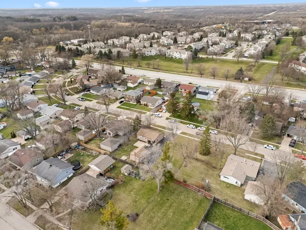 $2,800 | 25 McCabe Drive, Streamwood, IL 60107