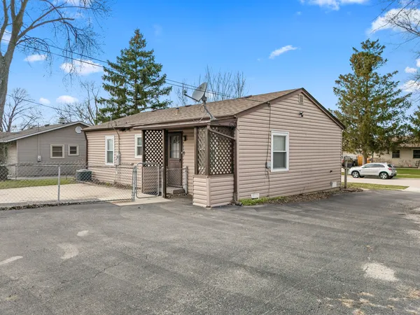 $2,800 | 25 McCabe Drive, Streamwood, IL 60107