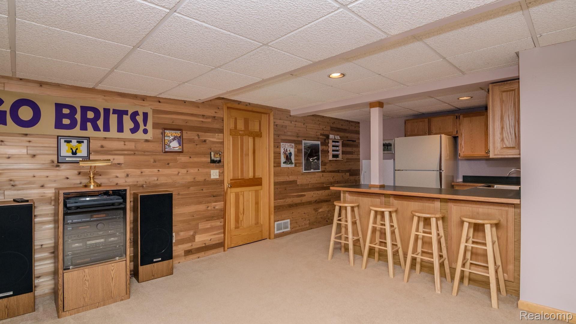 7231 Toma Road Dexter, MI 48130 - Photo 30 of 44 LLfamilyrmkitchen.jpg