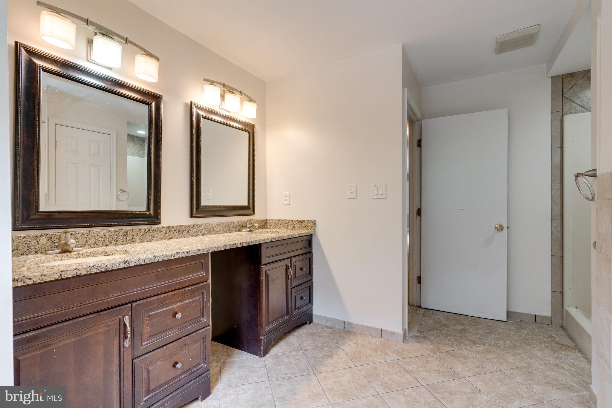 3803 Findley Road Woodbridge, VA 22193 - Photo 25 of 47 Upstairs Bathroom!