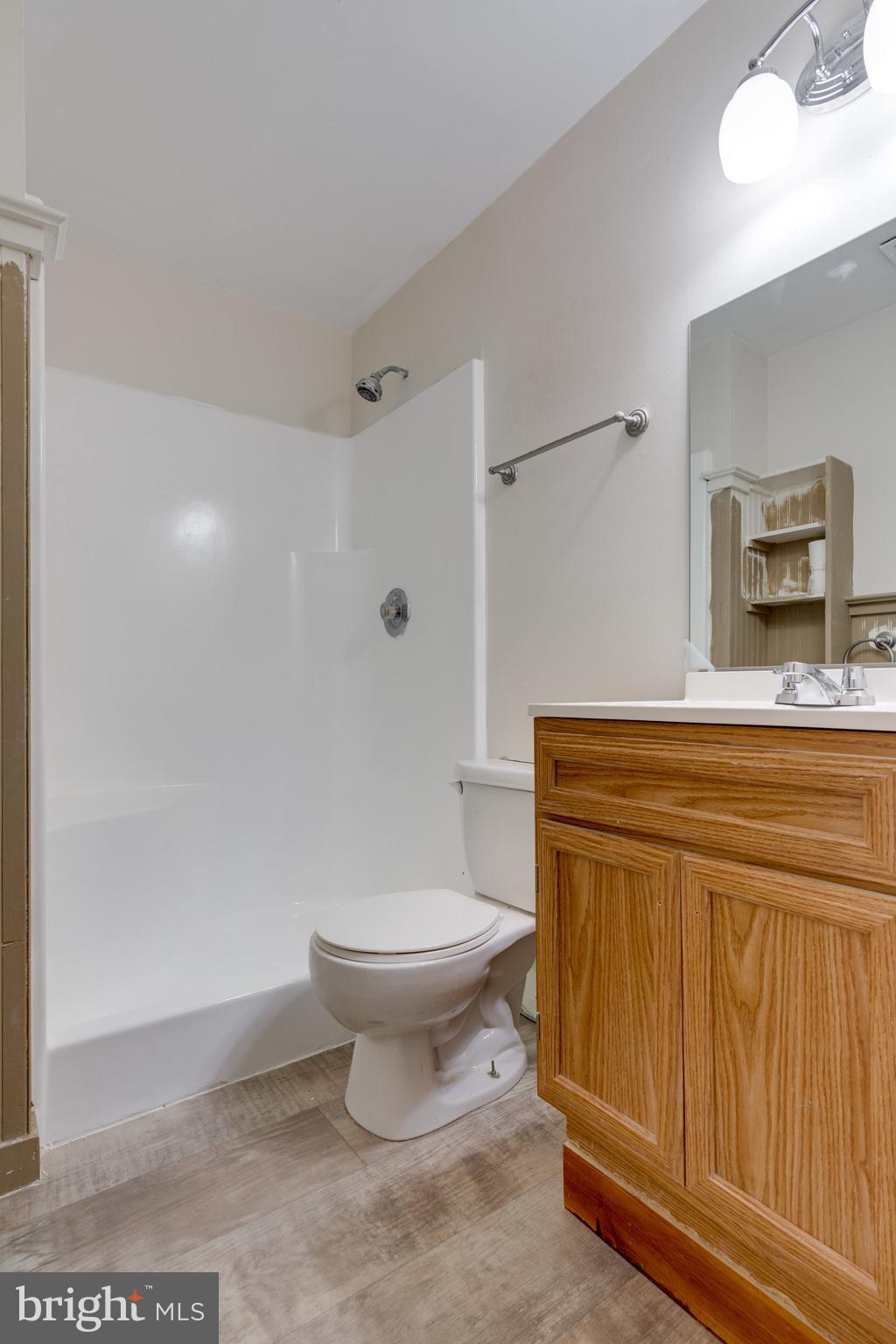 3803 Findley Road Woodbridge, VA 22193 - Photo 38 of 47 Upstairs Bathroom!