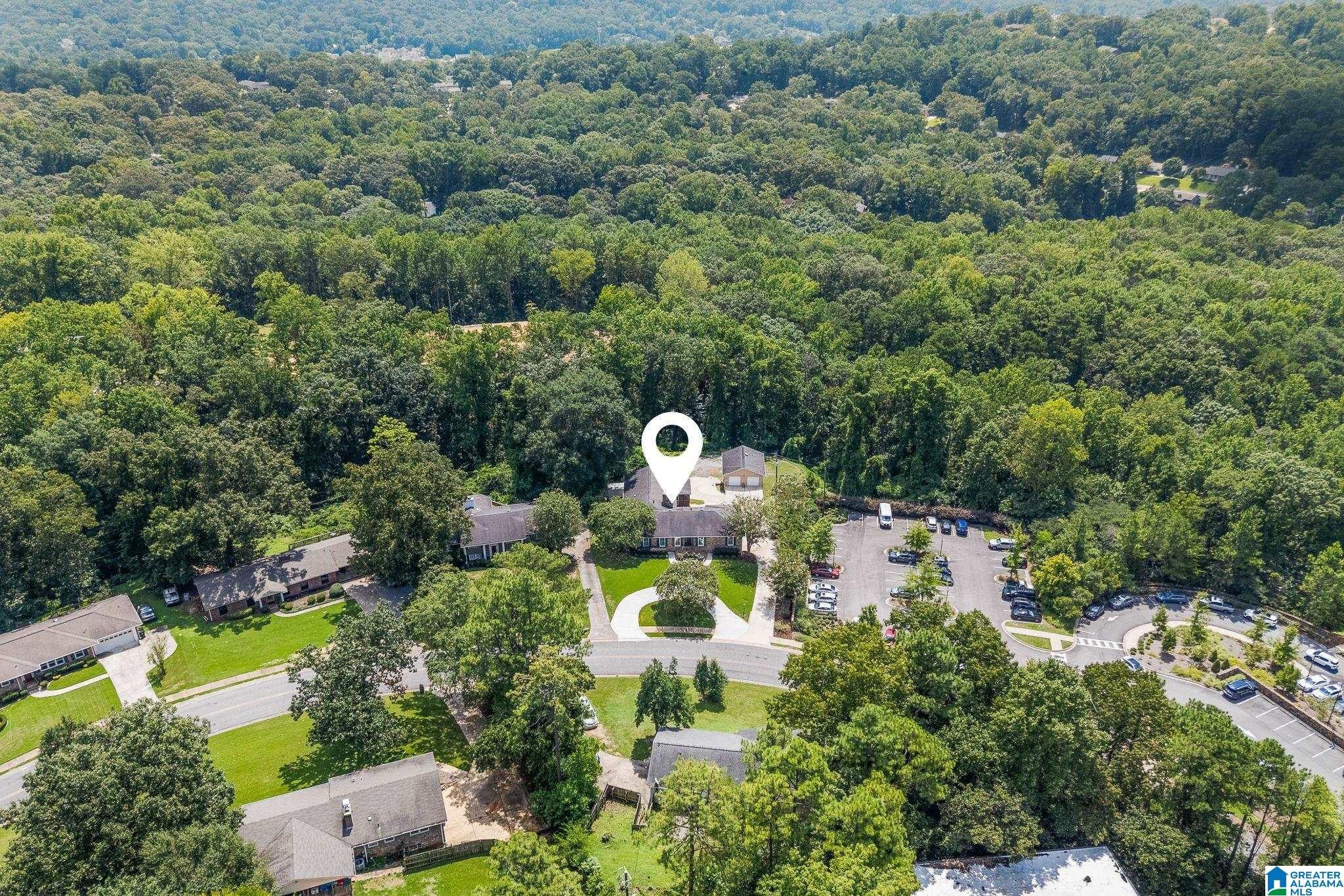 1417 Round Hl Road Vestavia Hills, AL 35216 - Photo 6 of 70 Gallery Image 6