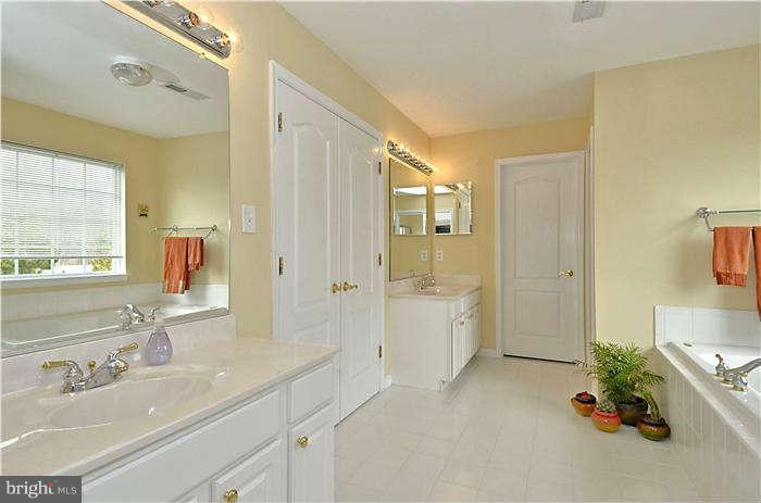 14213 Autumn Gold Road Boyds, MD 20841 - Photo 26 of 27 Bath (Master)
