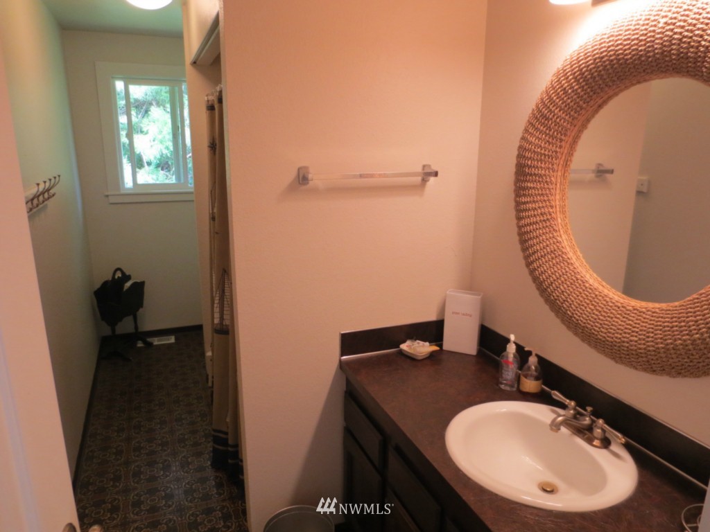 151 Okonek Road Grapeview, WA 98546 - Photo 10 of 15 Gallery Image 10