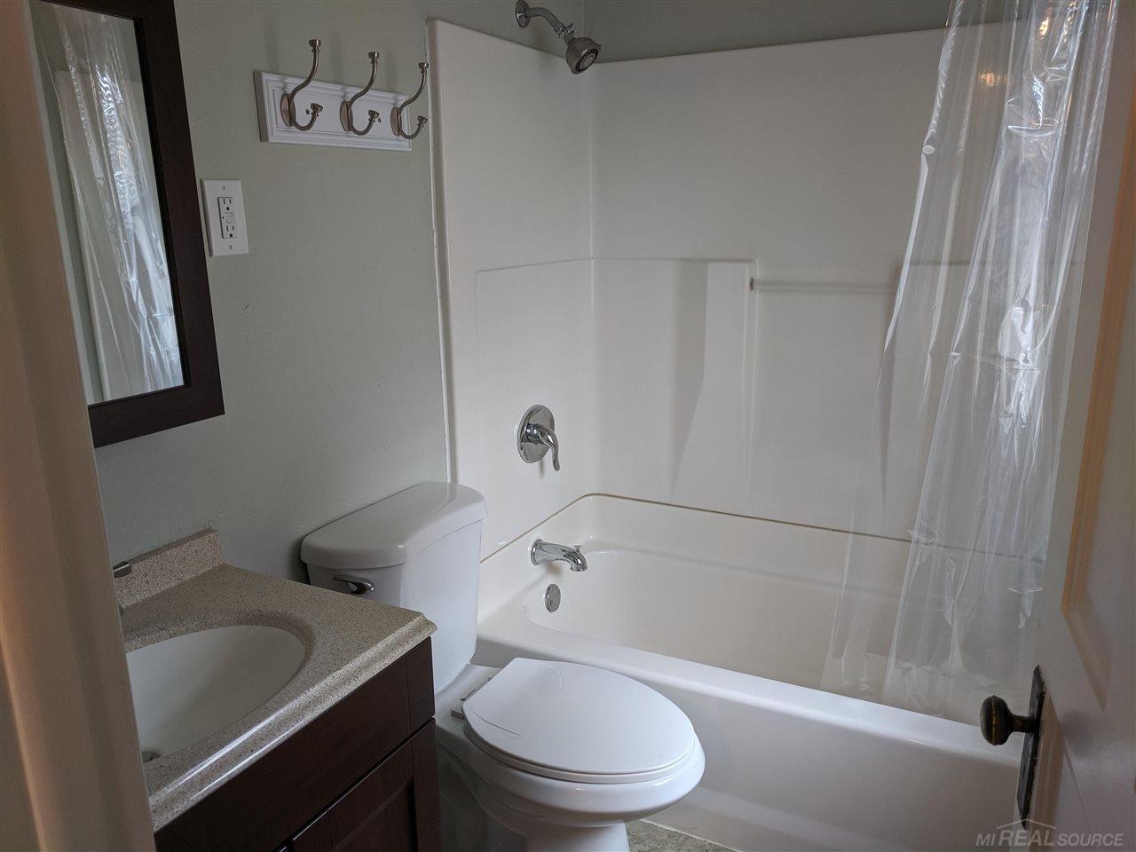 165 Turner Street Romeo, MI 48065 - Photo 18 of 27 50047225-17.JPG