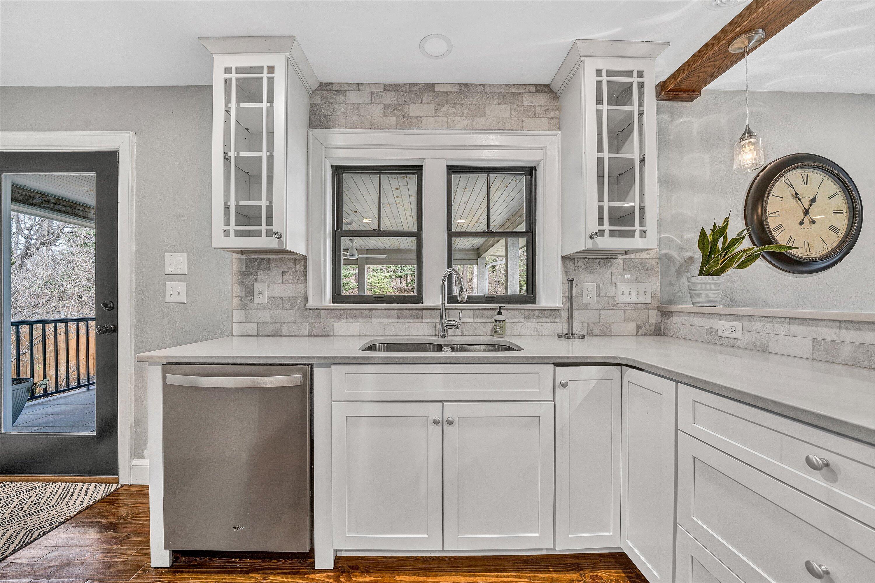 1017 Overland Road Southwest Roanoke, VA 24015 - Photo 16 of 58 Kitchen