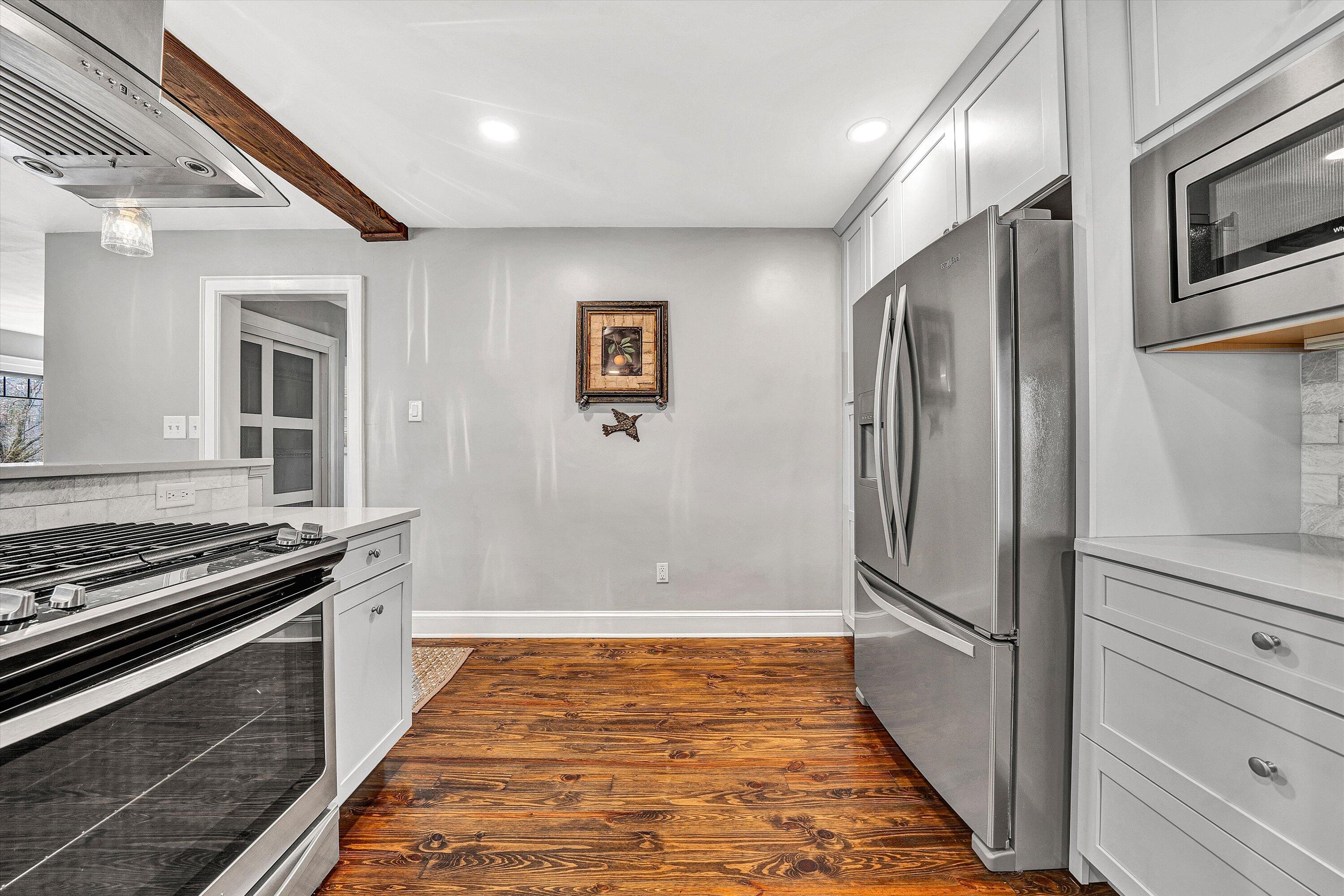 1017 Overland Road Southwest Roanoke, VA 24015 - Photo 18 of 58 Kitchen