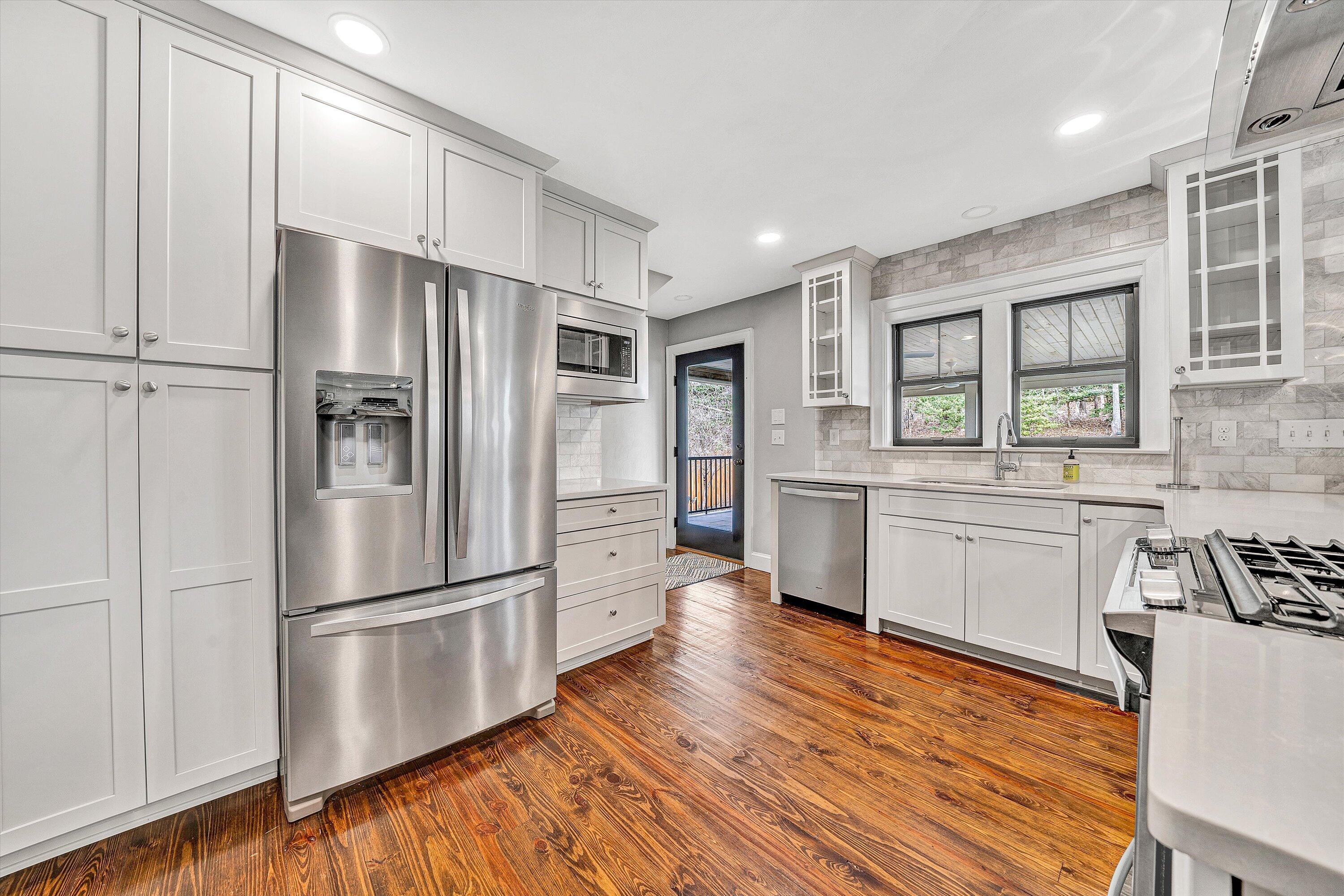 1017 Overland Road Southwest Roanoke, VA 24015 - Photo 19 of 58 Kitchen