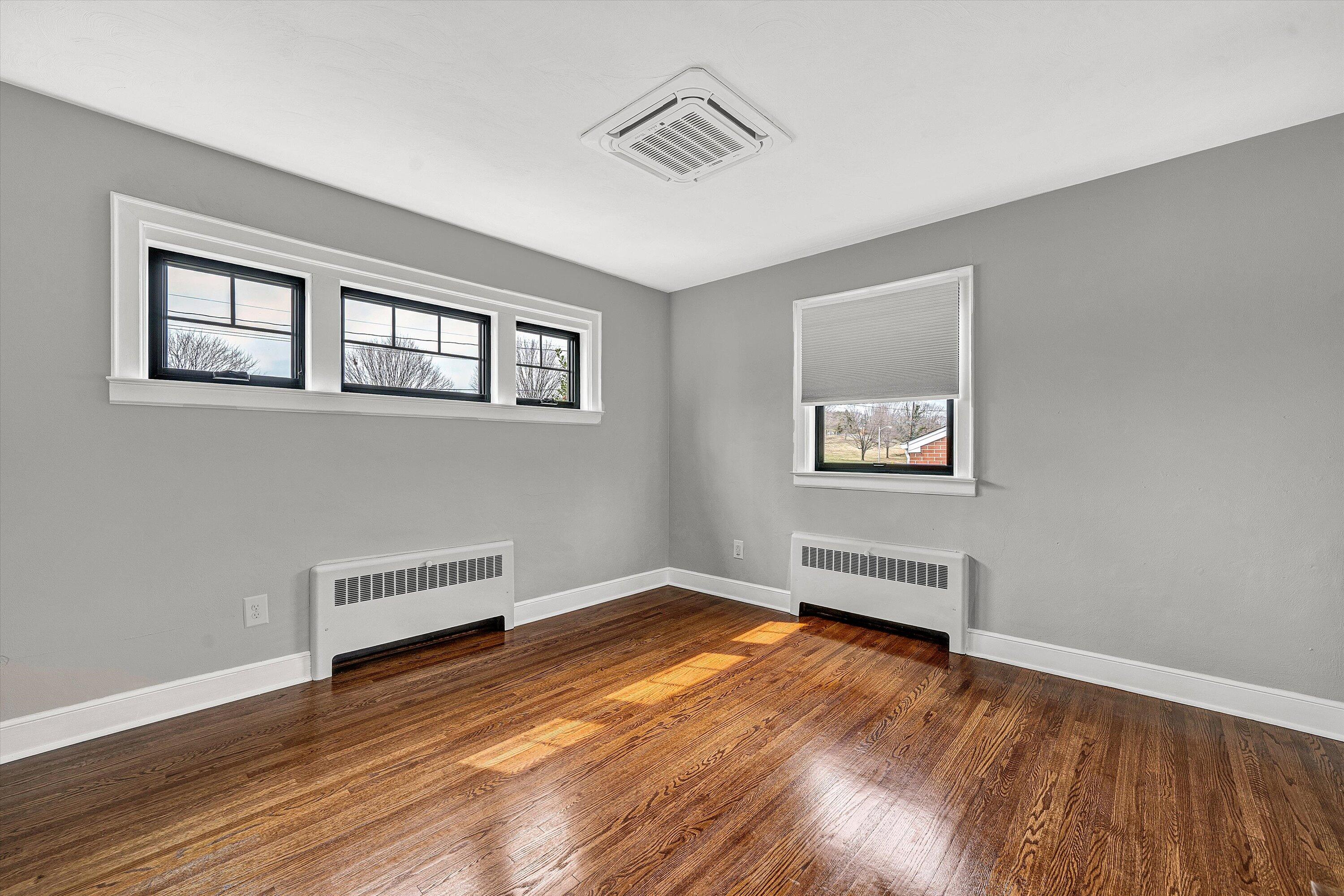 1017 Overland Road Southwest Roanoke, VA 24015 - Photo 25 of 58 Bedroom 3
