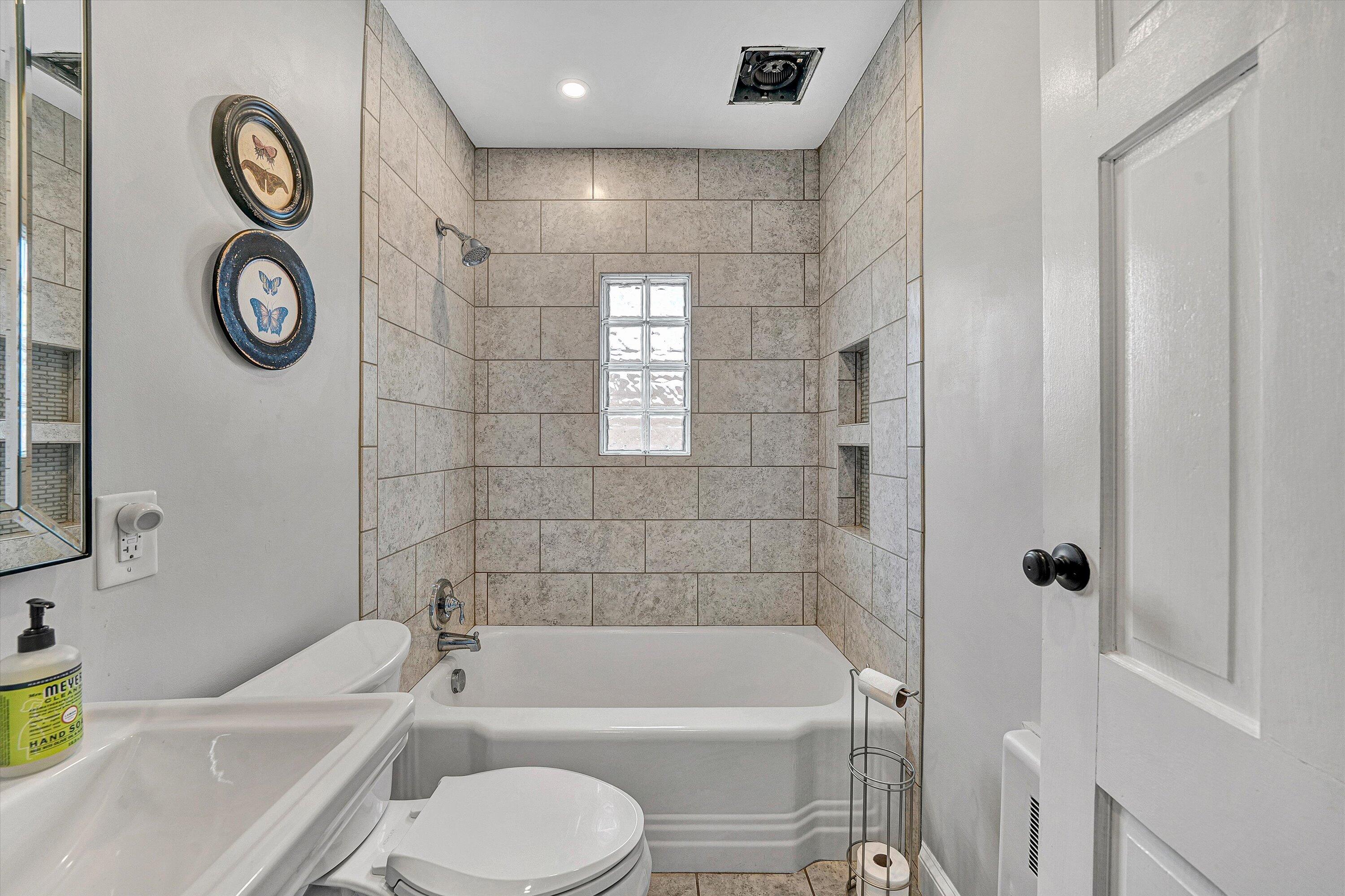 1017 Overland Road Southwest Roanoke, VA 24015 - Photo 28 of 58 Main Level Bath