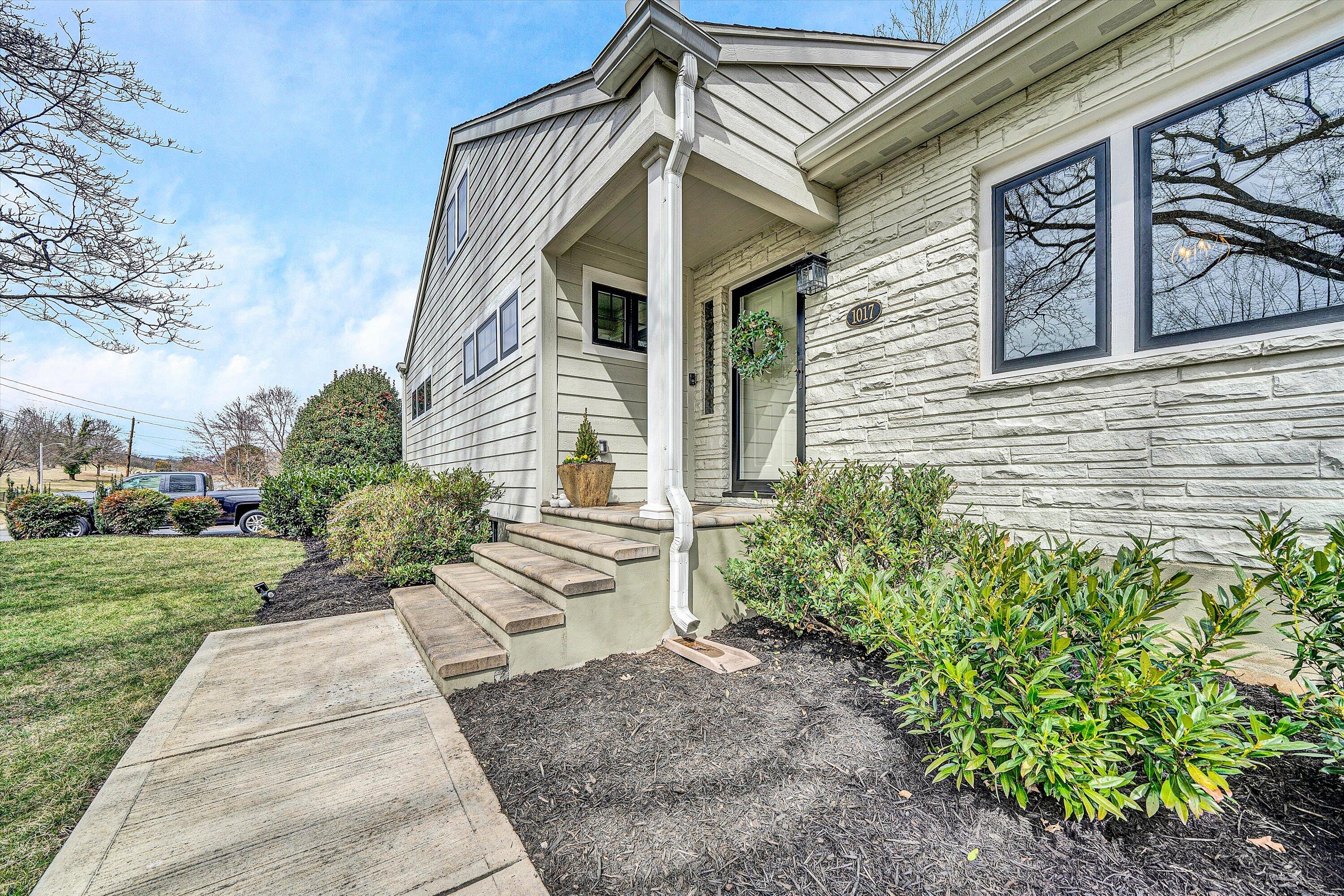 1017 Overland Road Southwest Roanoke, VA 24015 - Photo 3 of 58 Front Entry