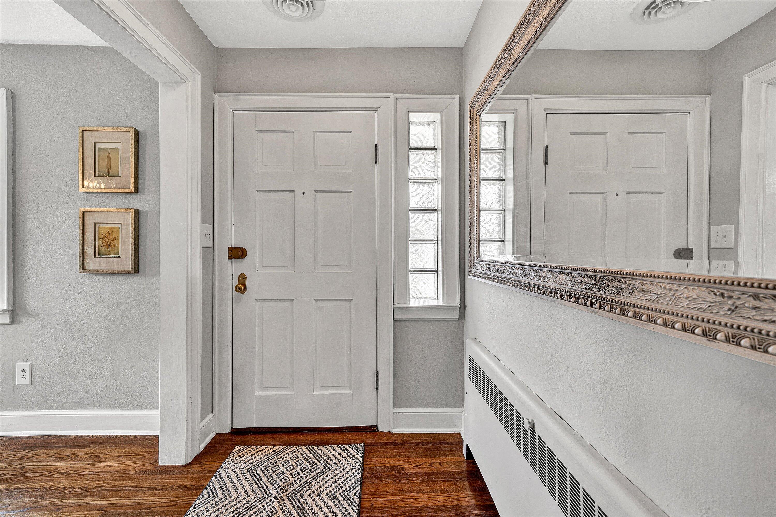 1017 Overland Road Southwest Roanoke, VA 24015 - Photo 4 of 58 Foyer of Home