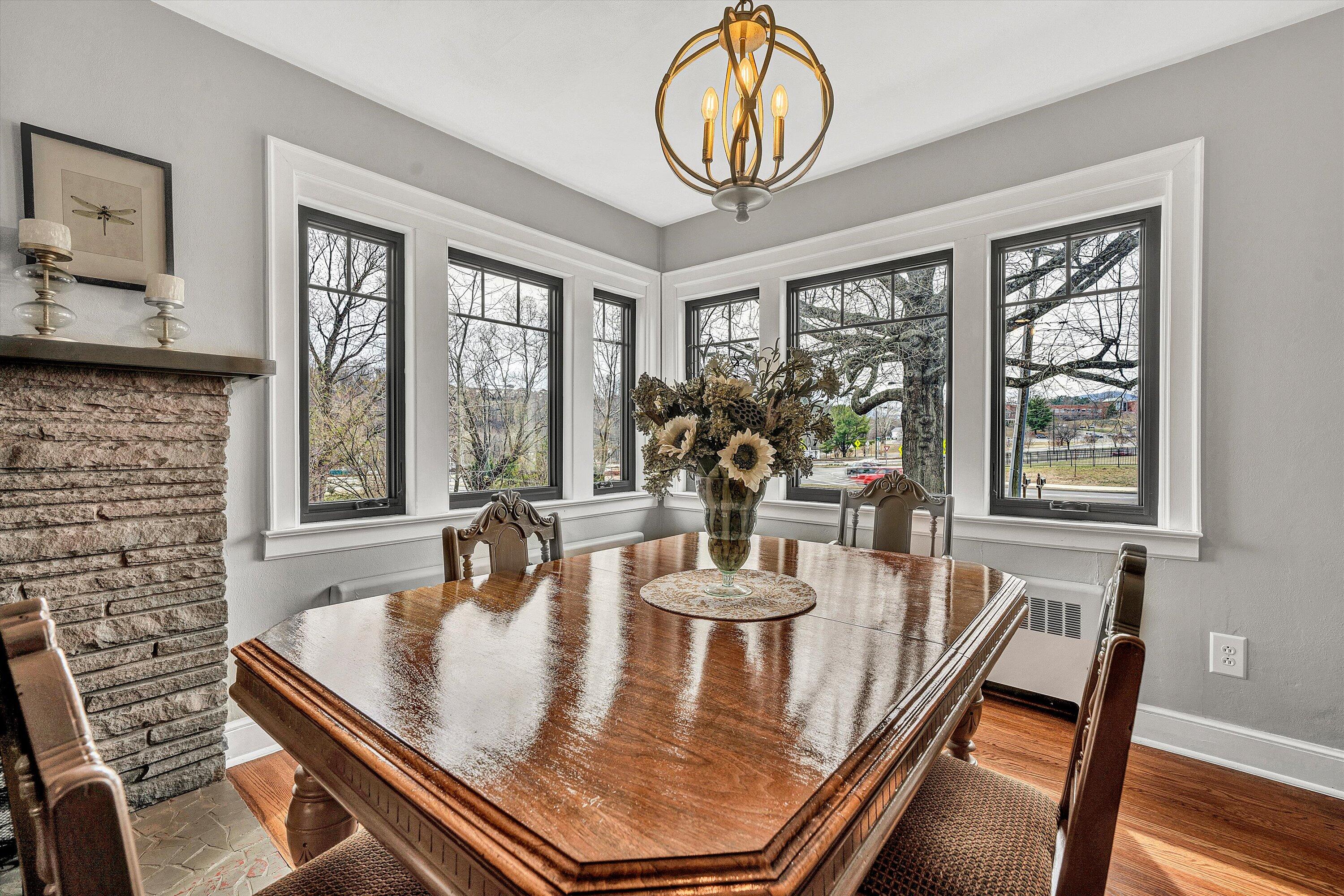1017 Overland Road Southwest Roanoke, VA 24015 - Photo 9 of 58 Dining Area