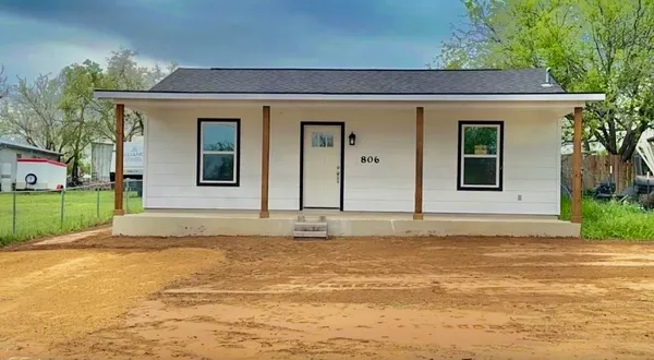 $227,500 | 806 East Brown Street, Llano, TX 78643