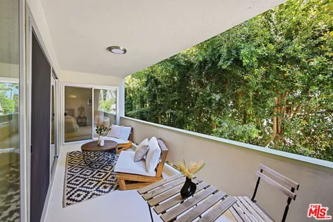 $1,500,000 | 516 San Vicente Boulevard, Unit 206, Santa Monica, CA 90402