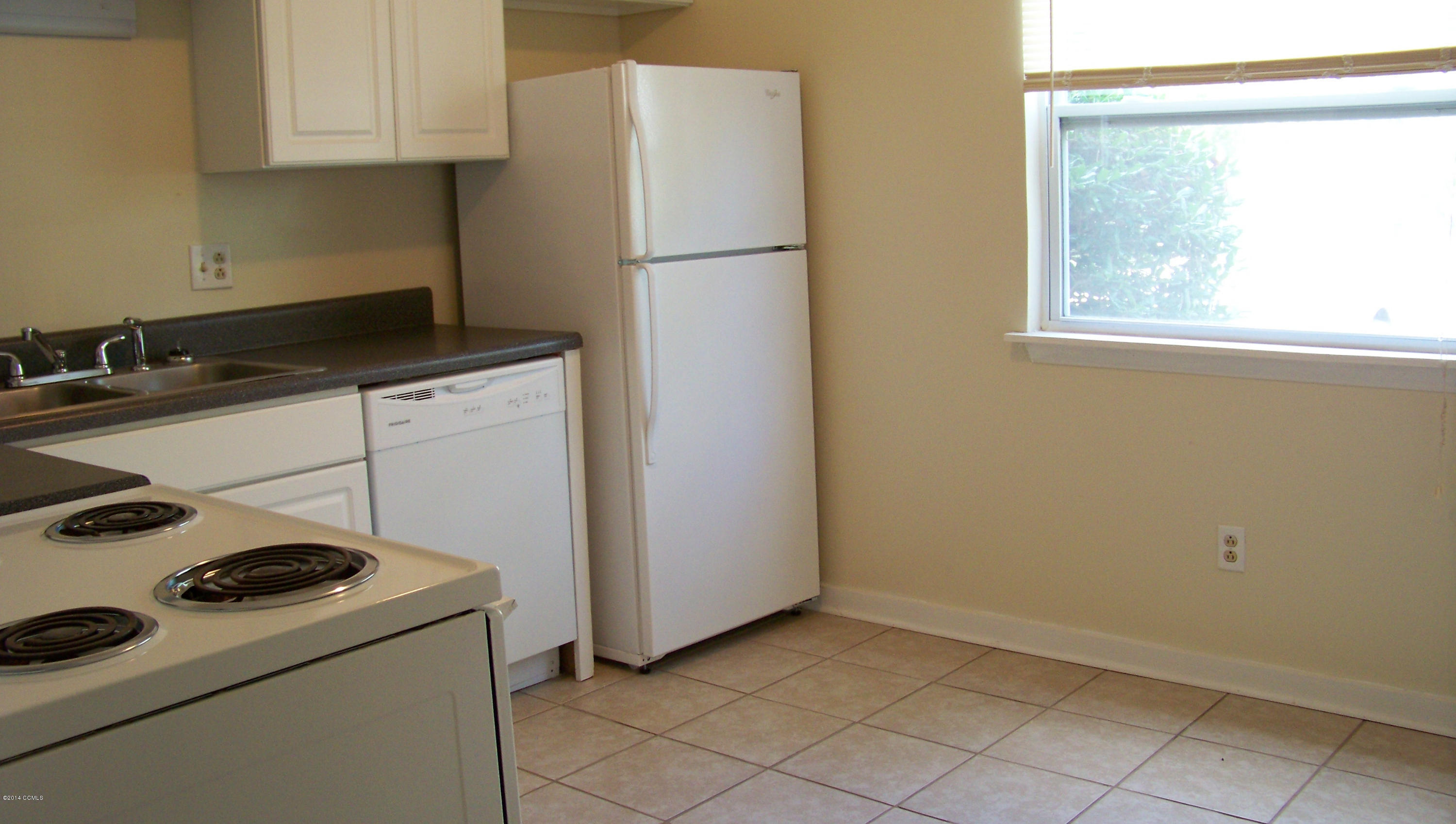 201 E Shipman Road Havelock, NC 28532 - Photo 2 of 6 Kitchen in one Unit