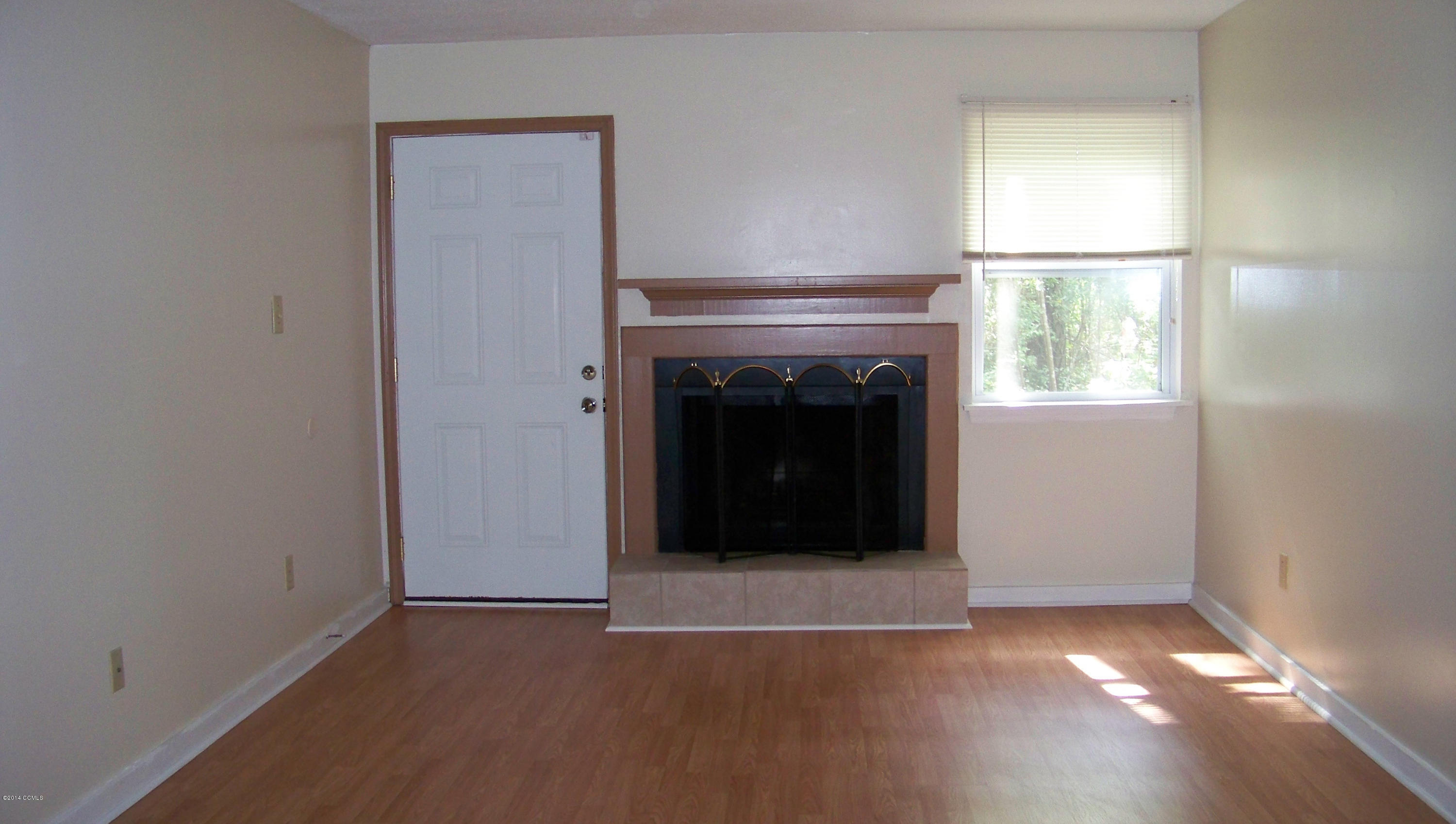 201 E Shipman Road Havelock, NC 28532 - Photo 3 of 6 Living room & fireplace