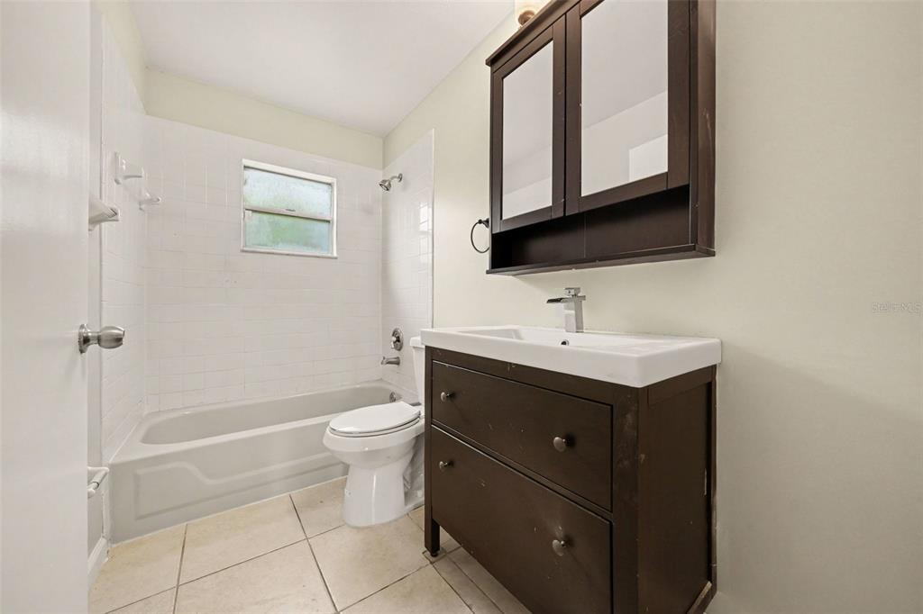 1034 Clovercrest Road Orlando, FL 32811 - Photo 13 of 17 Gallery Image 13