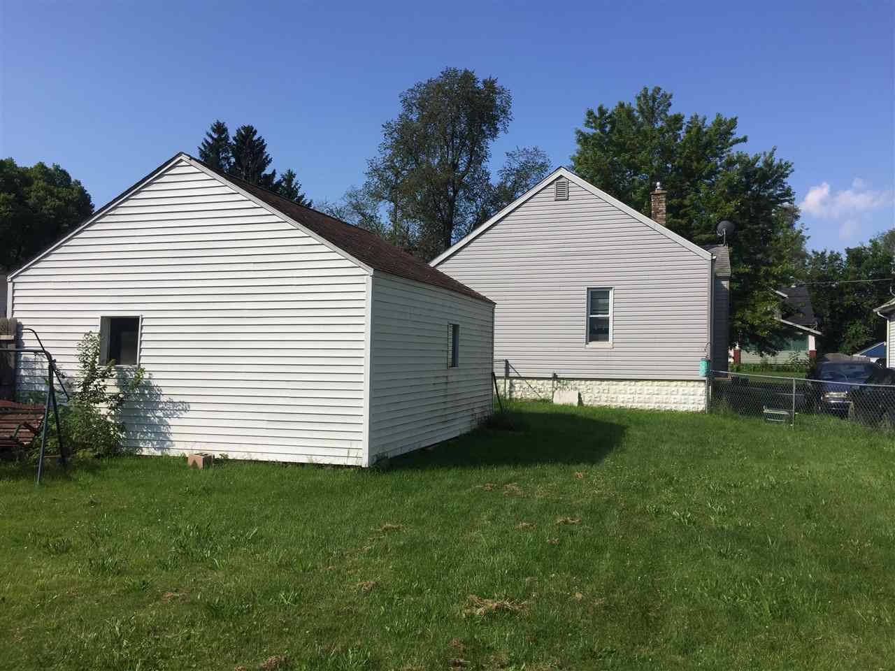 4225 Pengelly Road Flint, MI 48507 - Photo 5 of 27 31393368-4.JPG