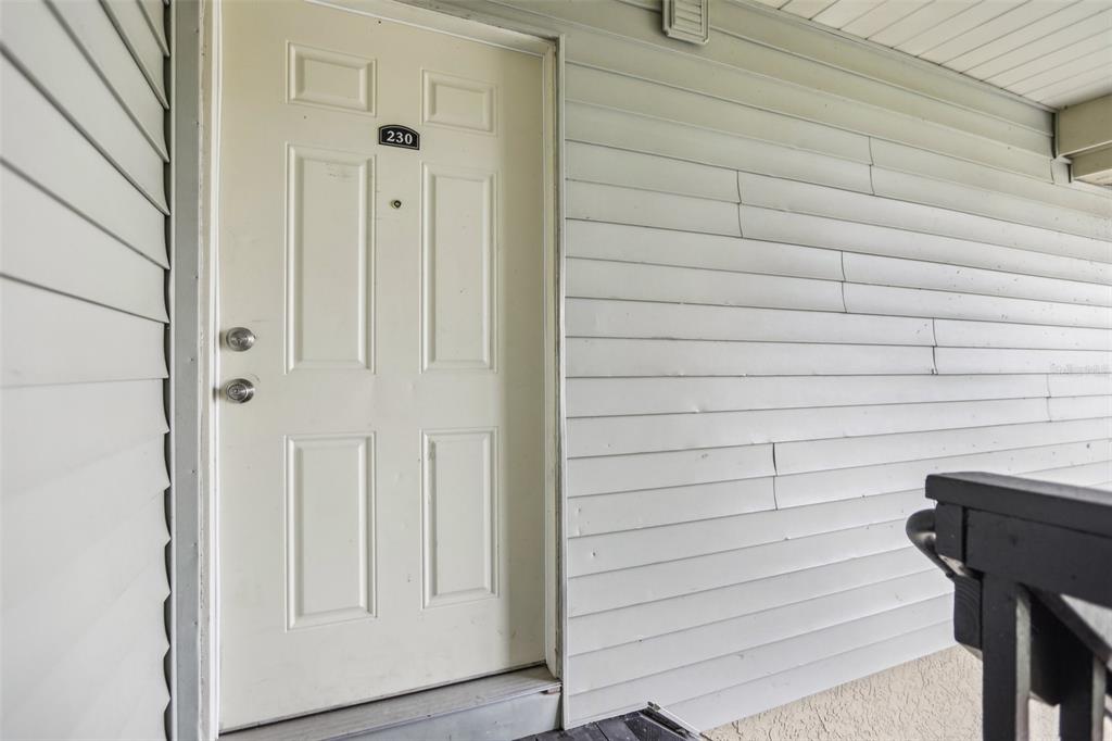 230 Thorntree Place, Unit 230 Brandon, FL 33510 - Photo 4 of 49 a view of a closet