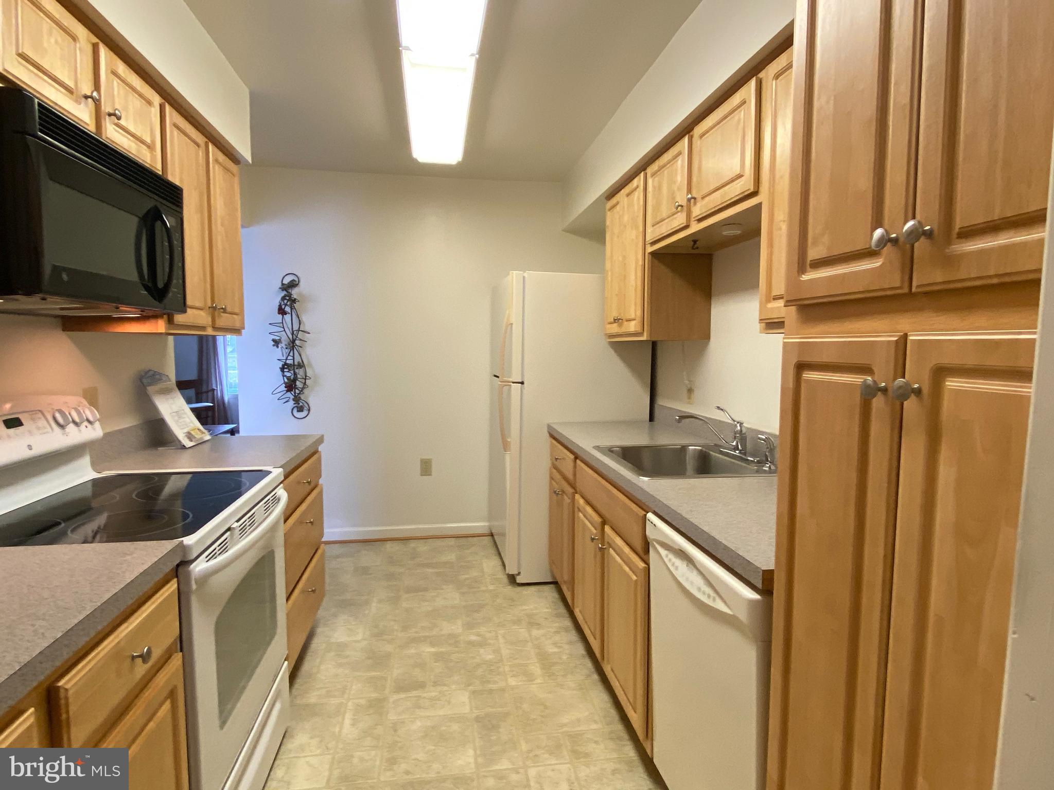 3705 Bethnal Way, Unit 33B Silver Spring, MD 20906 - Photo 10 of 32 Kitchen, view 2