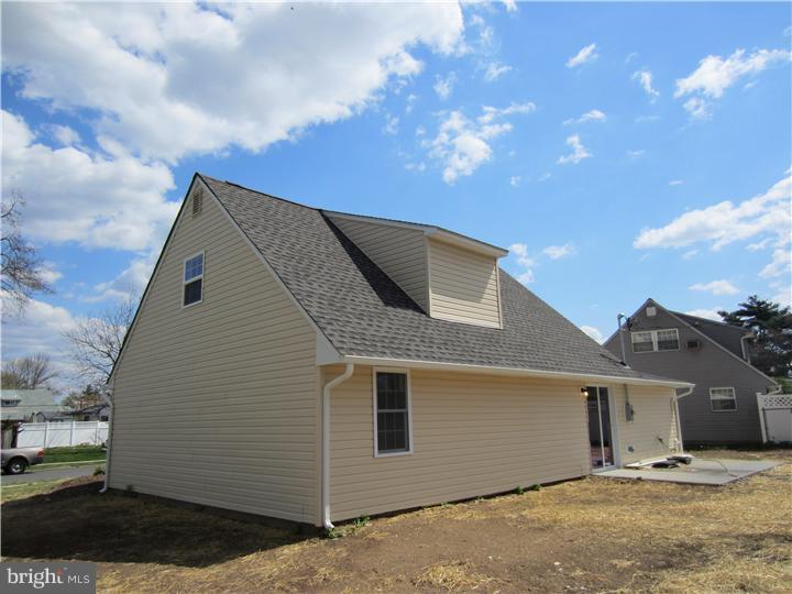 41 Maroon Road Levittown, PA 19056 - Photo 2 of 23 Exterior Back