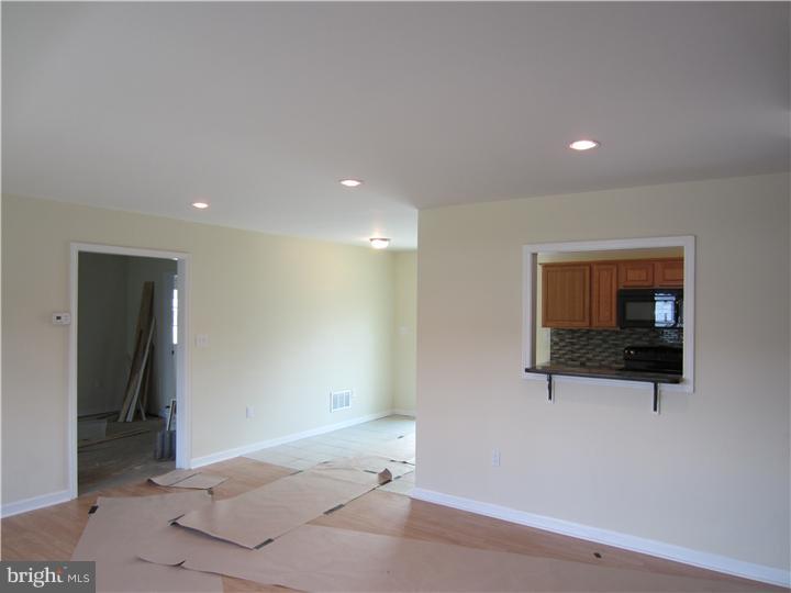 41 Maroon Road Levittown, PA 19056 - Photo 12 of 23 Living Room