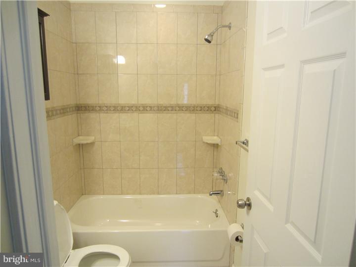 41 Maroon Road Levittown, PA 19056 - Photo 15 of 23 Bathroom