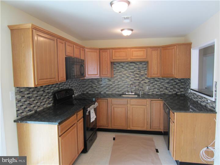41 Maroon Road Levittown, PA 19056 - Photo 4 of 23 Kitchen