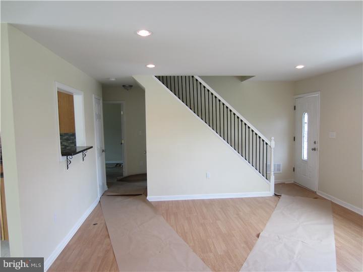 41 Maroon Road Levittown, PA 19056 - Photo 9 of 23 Living Room