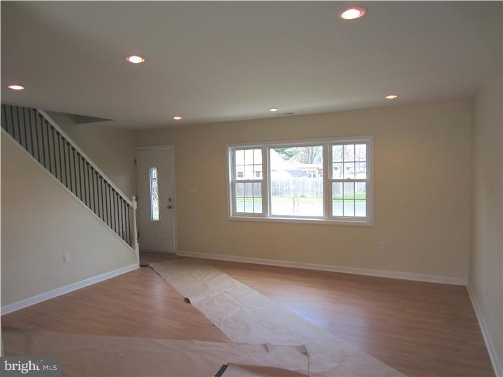 41 Maroon Road Levittown, PA 19056 - Photo 10 of 23 Living Room