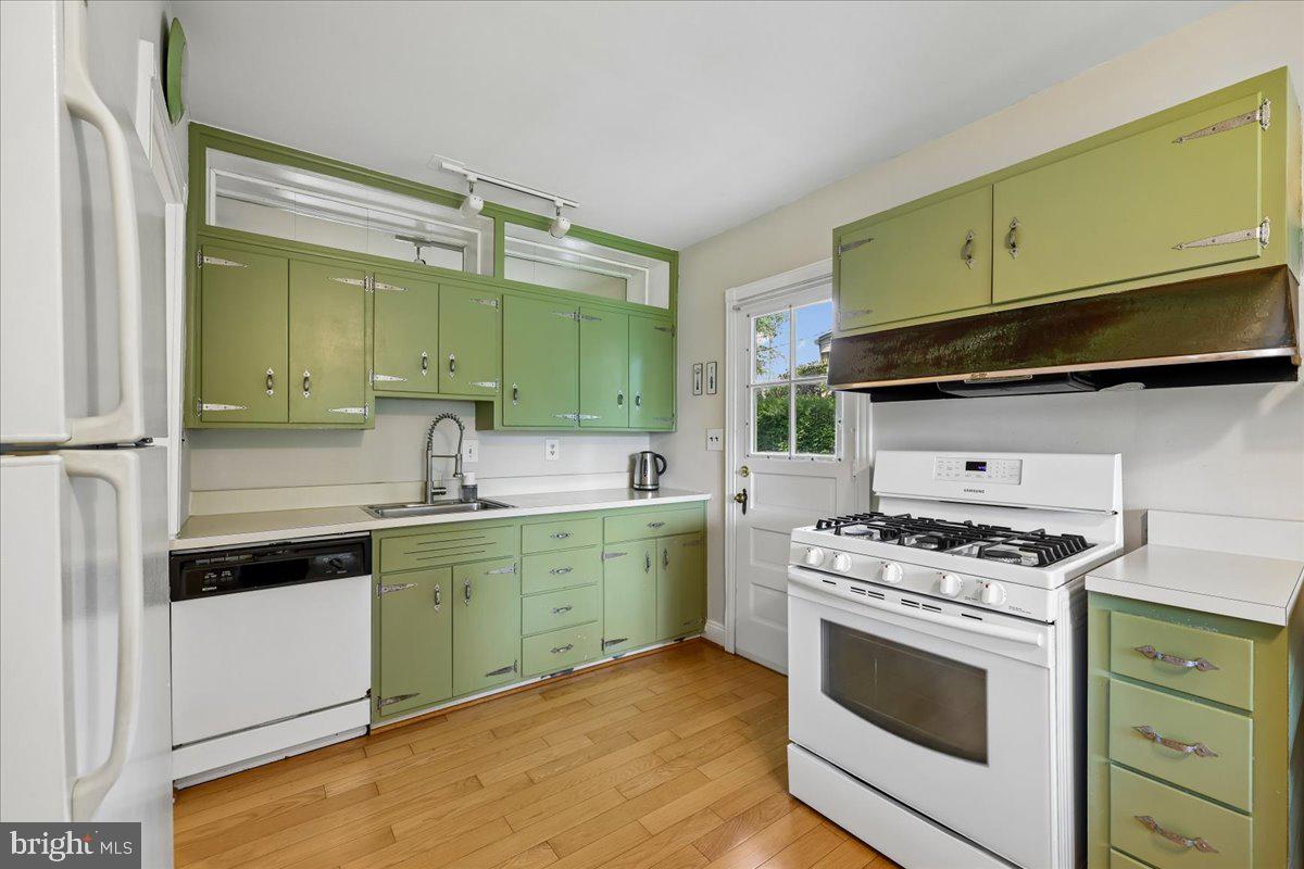 10404 Amherst Avenue Silver Spring, MD 20902 - Photo 13 of 49
