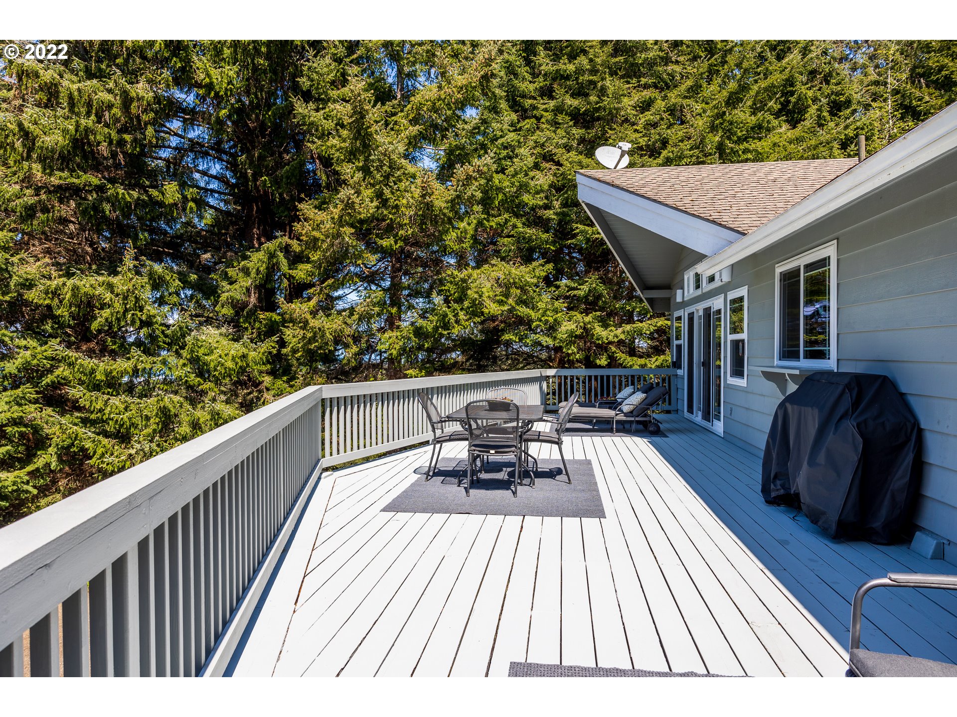 3096 Northeast East Line Road Yachats, OR 97498 - Photo 10 of 30 a view of balcony with furniture