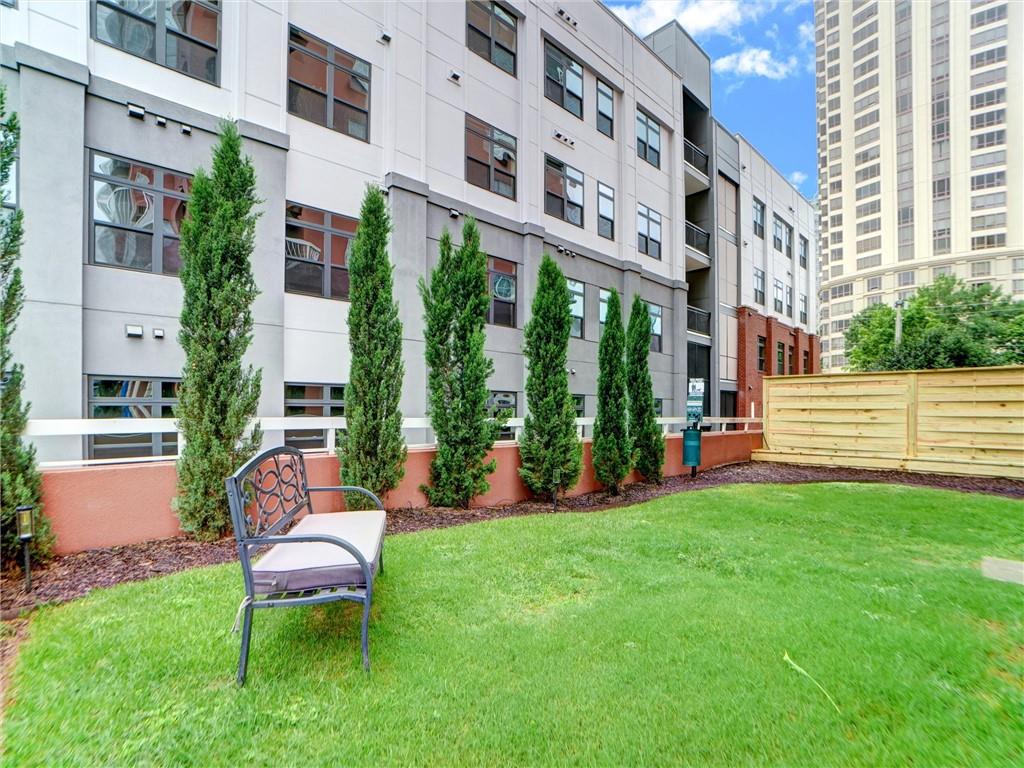 3435 Kingsboro Road Northeast, Unit 1601 Atlanta, GA 30326 - Photo 45 of 54 a backyard of a house with table and chairs