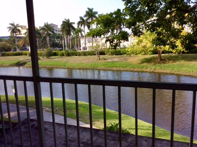 SUNPORCH LAKE VIEW!