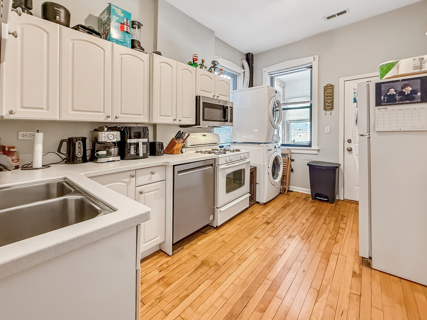 1513 West Addison Street Chicago, IL 60613 - Photo 7 of 33