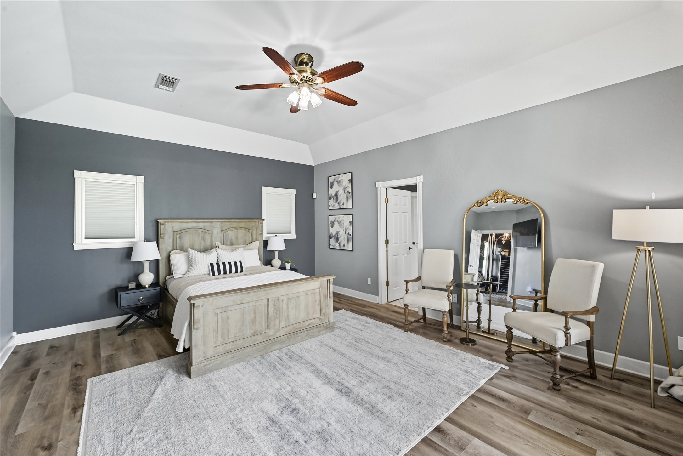 8075 Mt Sharp Road Wimberley, TX 78676 - Photo 13 of 30 a bed room with a bed and a lamp