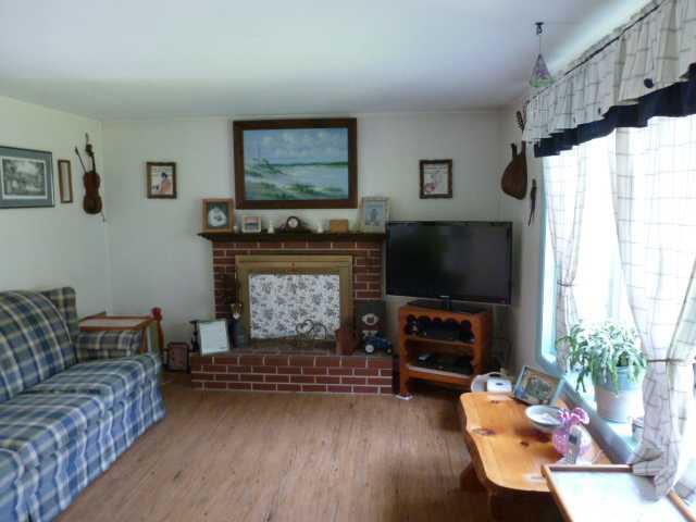 111 Fowler Road Orrington, ME 04474 - Photo 8 of 27 Living Room.