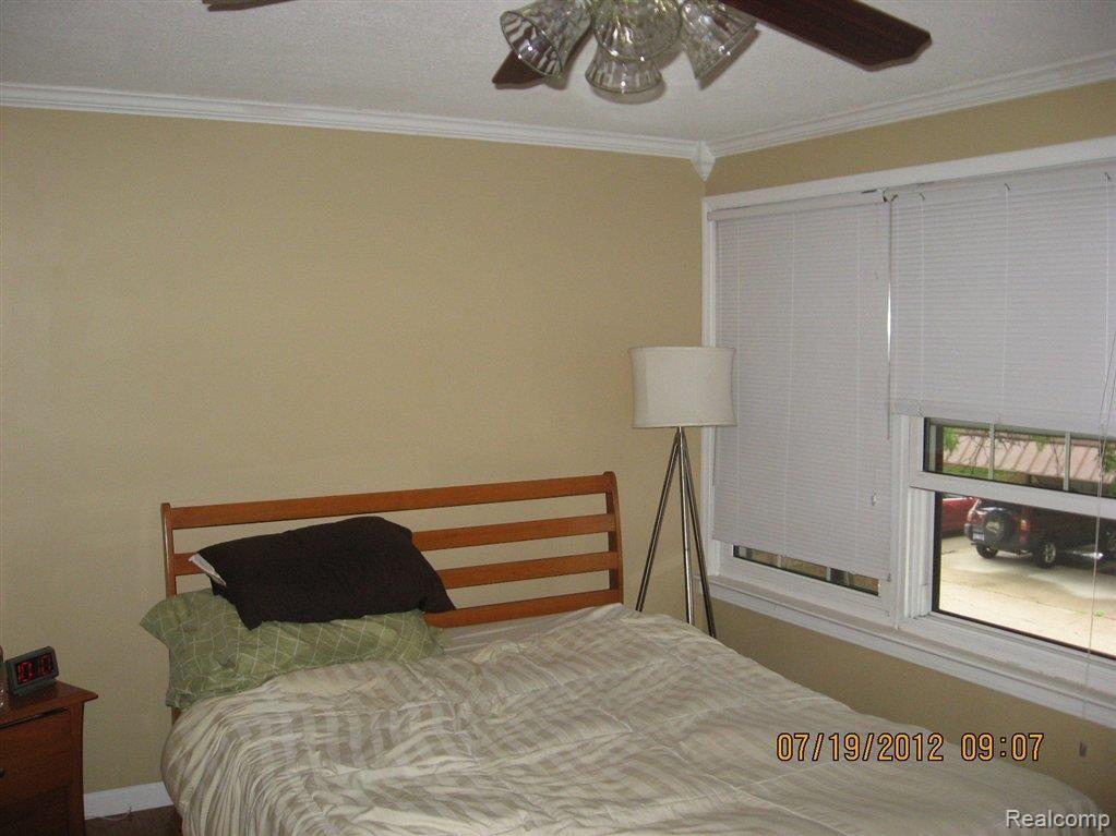 2483 Old Kent Road North, Unit 115 Warren, MI 48091 - Photo 6 of 13 Master Bdrm.JPG